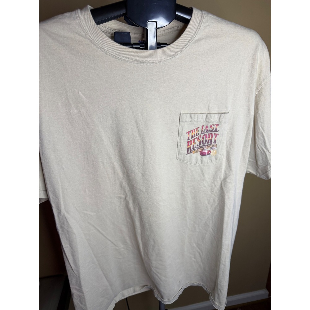 Hanes Beefy-T The Last Resort Lodge Outfitters Pierre‎ SD Pocket T-Shirt XL Tan